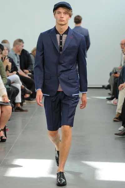 Look 48